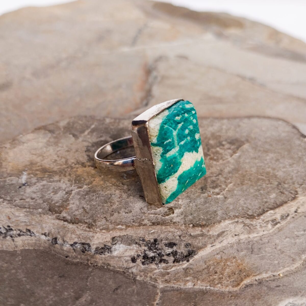 anillo con piedra jaspe oceanico 577