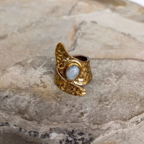 Anillo En Bronce con Piedra Luna