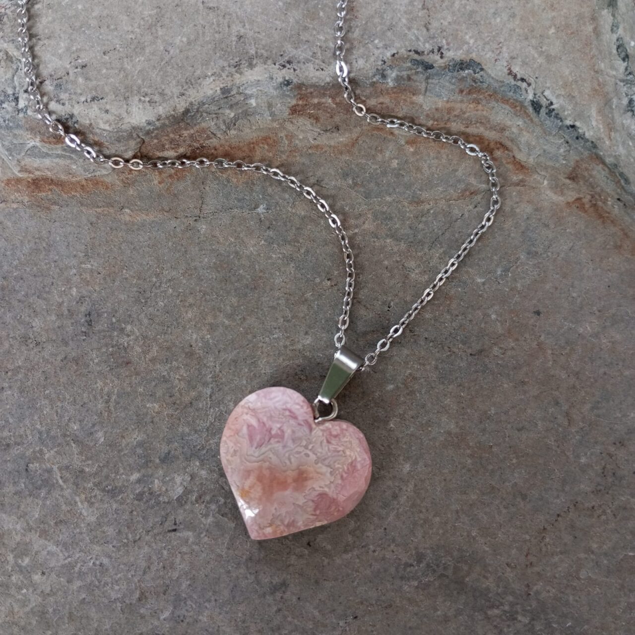 dije corazon con piedra rodocrosita 107
