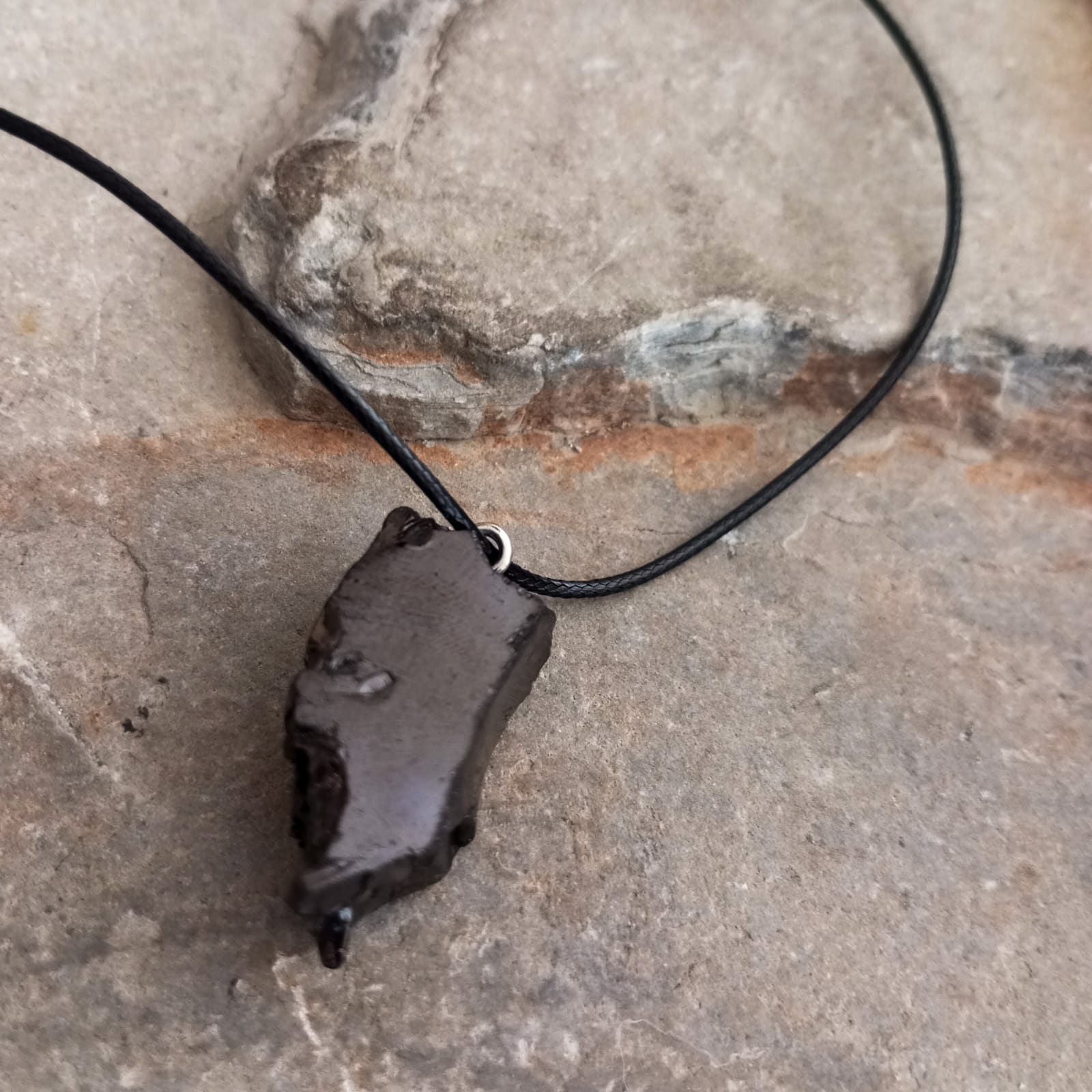 Dije Rustico en Piedra Shungita - Okoloko ❤️ - Piedras, Cristales,  Minerales y Joyas