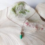 Dije en Plata con Piedra Natural Esmeralda