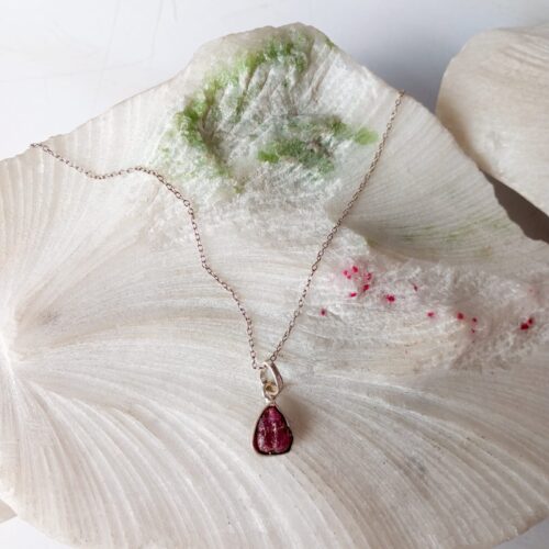 Dije en Plata con Piedra Rubí