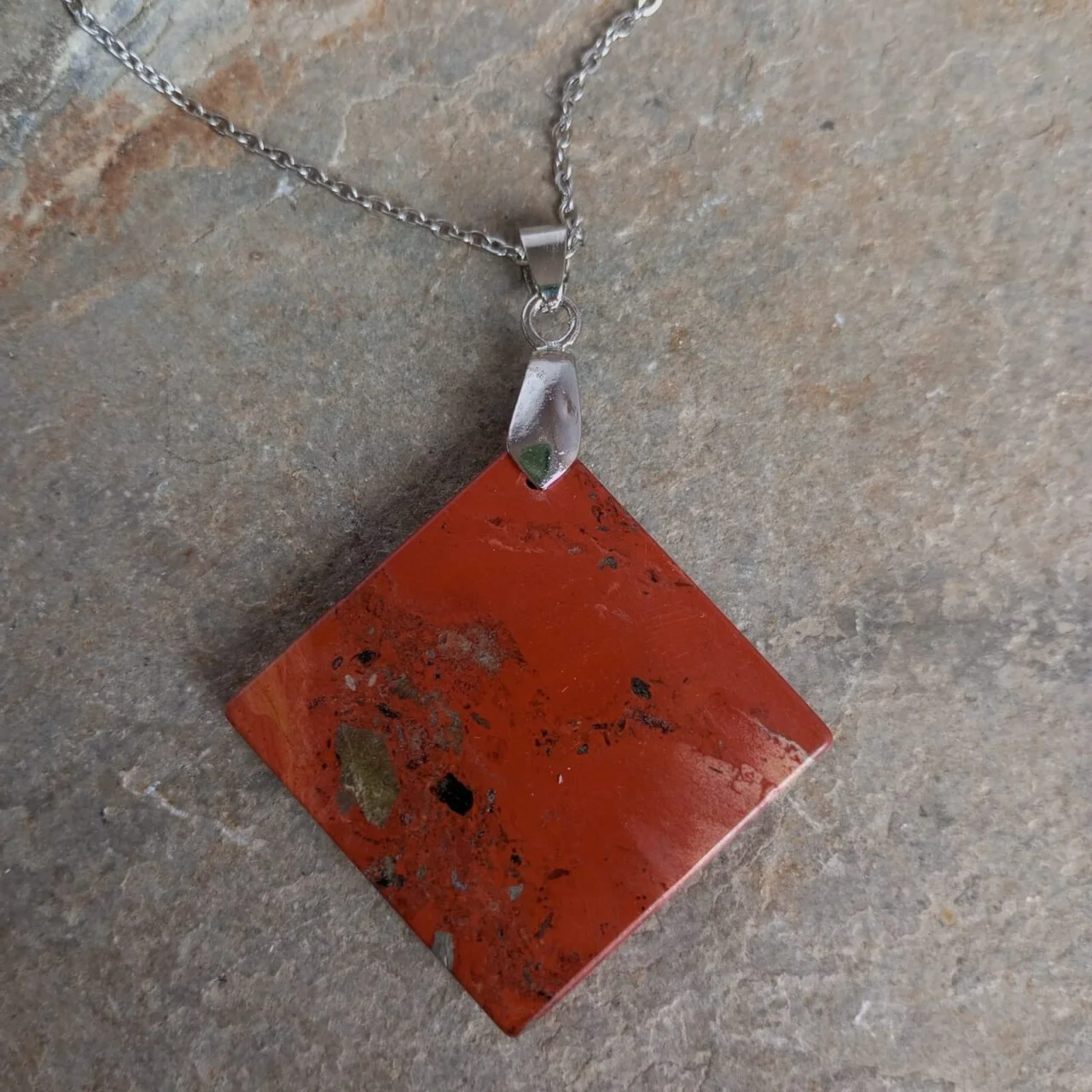 dije en jaspe rojo 5079