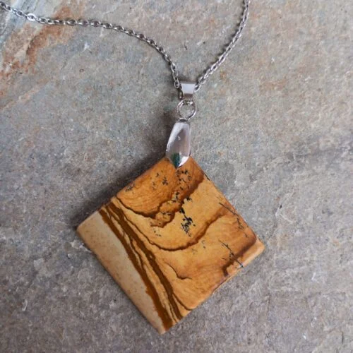 Dije en Piedra Jaspe Madera