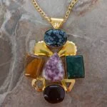 Dije con Piedras Naturales