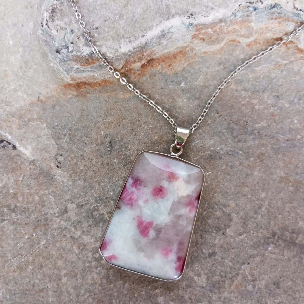 dije en piedra natural lepidolita 12525