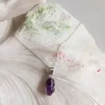 Dije en Plata Tipo Globo con Piedra Amatista