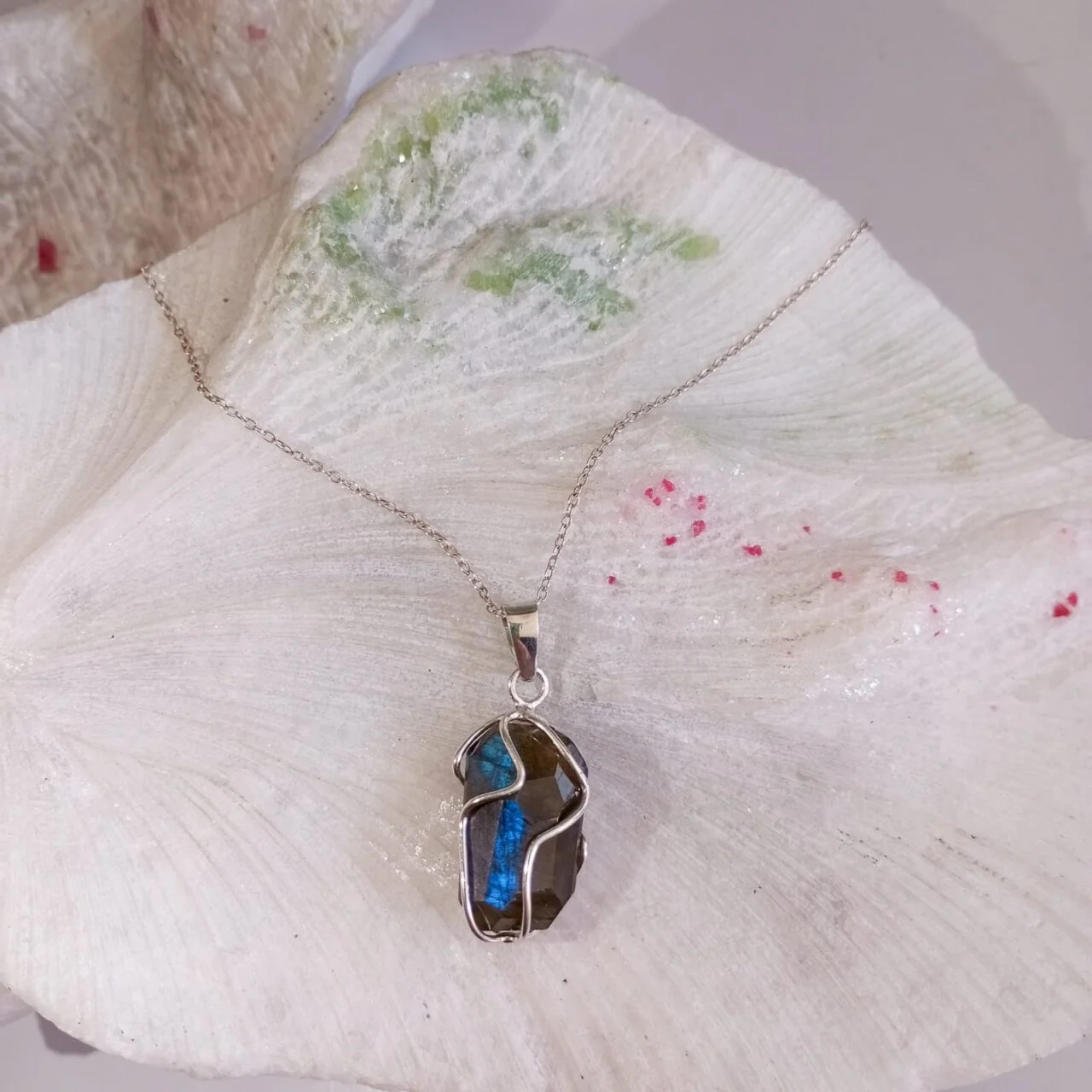 dije en plata con piedra labradorita 9652