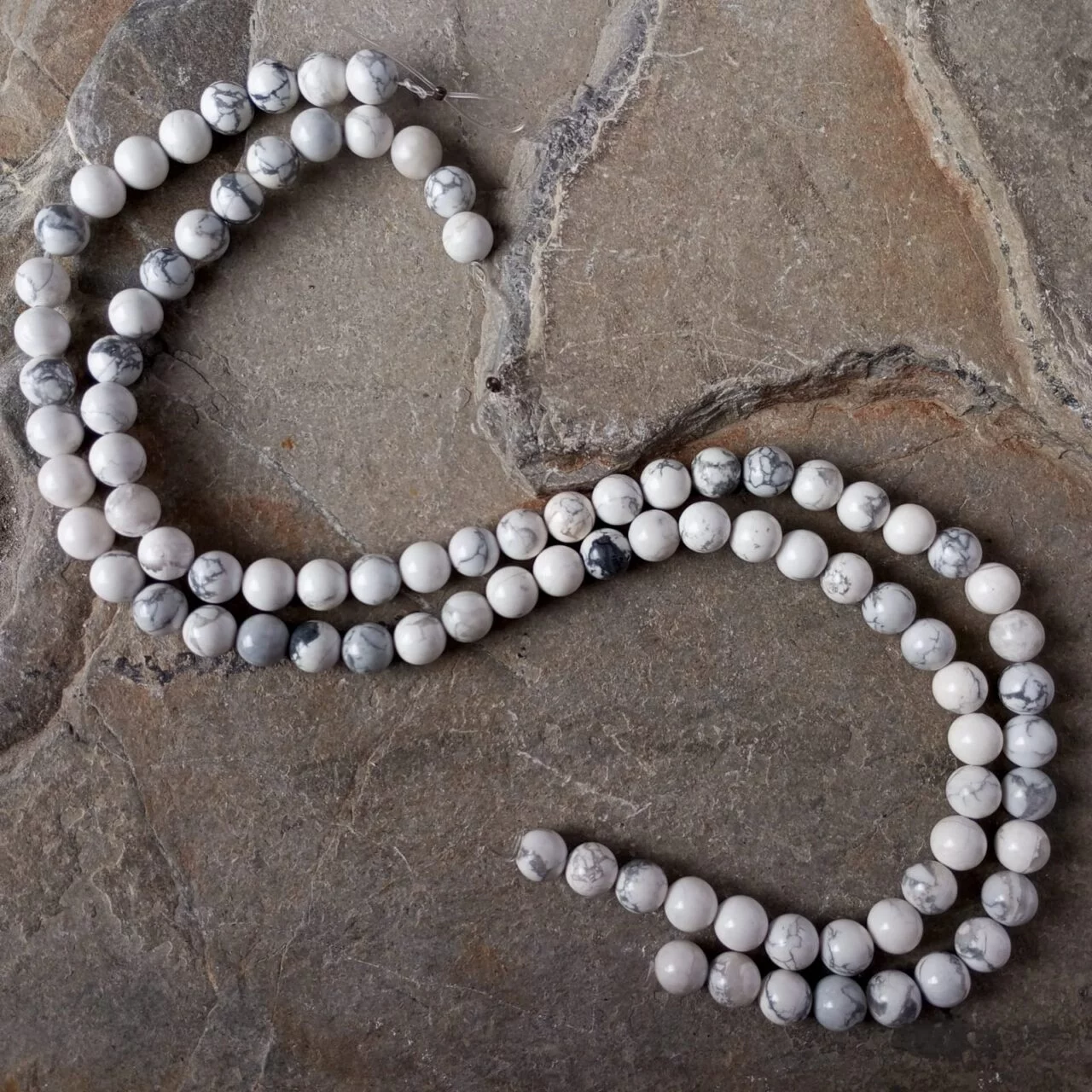 Sarta en Piedra Howlite #8 sarta en piedra howlite 8 9740