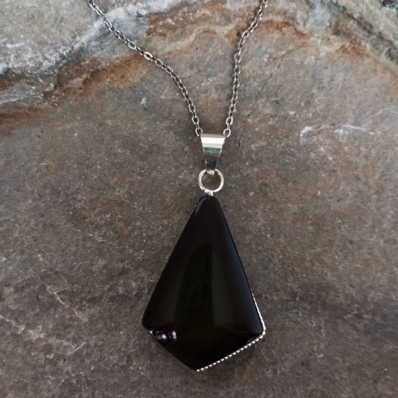 dije en piedra obsidiana arcoiris 10017