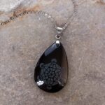 Dije en Piedra Obsidiana con Símbolo Metatrón