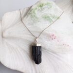 Dije en Plata con Piedra Turmalina en Bruto Negra