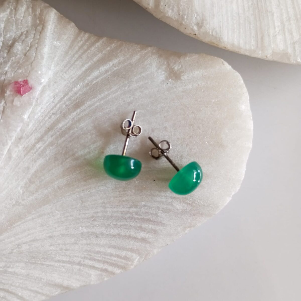 aretes en plata con piedra agata verde redondos pequenos 10115