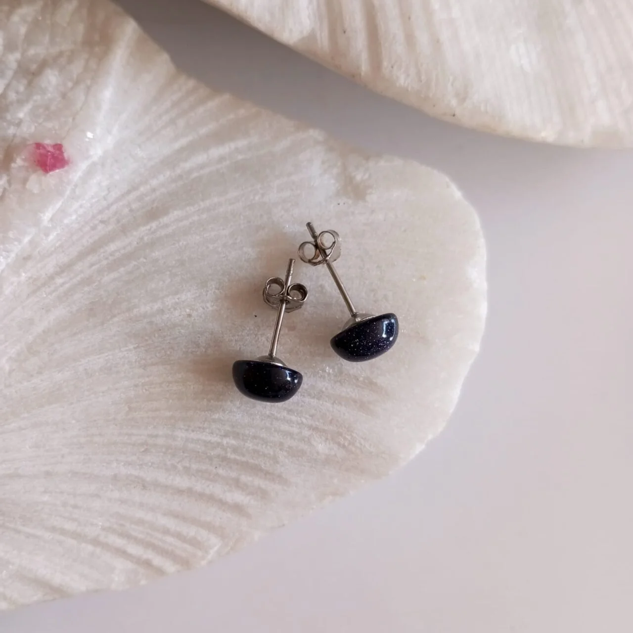 Aretes en Plata con Piedra Lluvia de Plata Pequeños