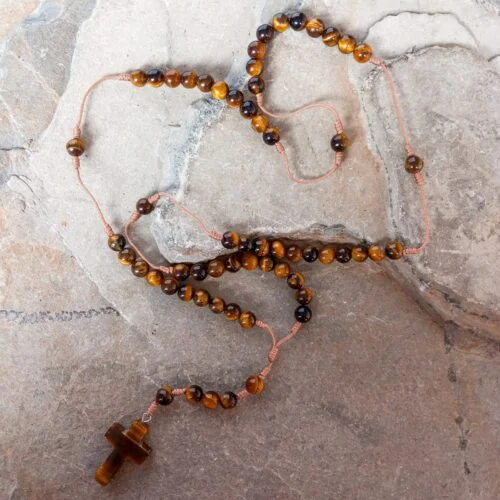 Camándula en Piedra Ojo de Tigre