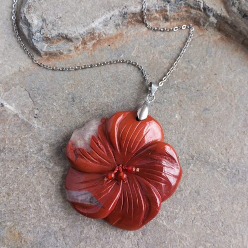 Dije Flor en Piedra Jaspe Rojo