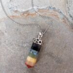 Dije Obelisco Siete Chakras