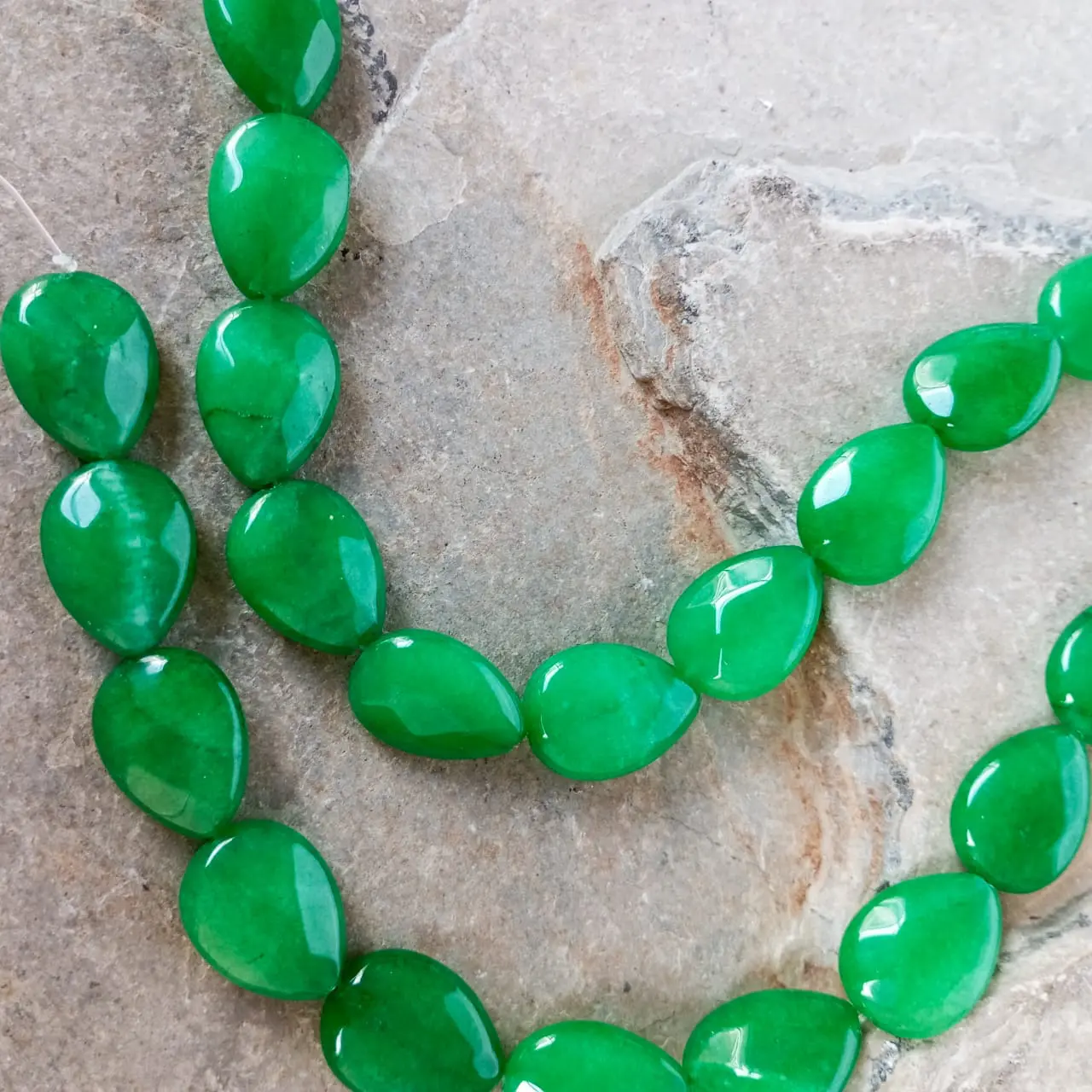 Sarta Forma Gota Facetada Grande Plana Piedra Jade