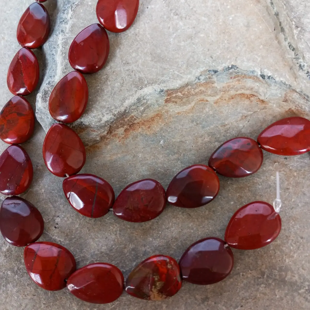 Sarta Forma Gota Facetada Grande Plana Piedra Jaspe Rojo