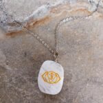 Dije Chakra Ajnya en Cuarzo Blanco