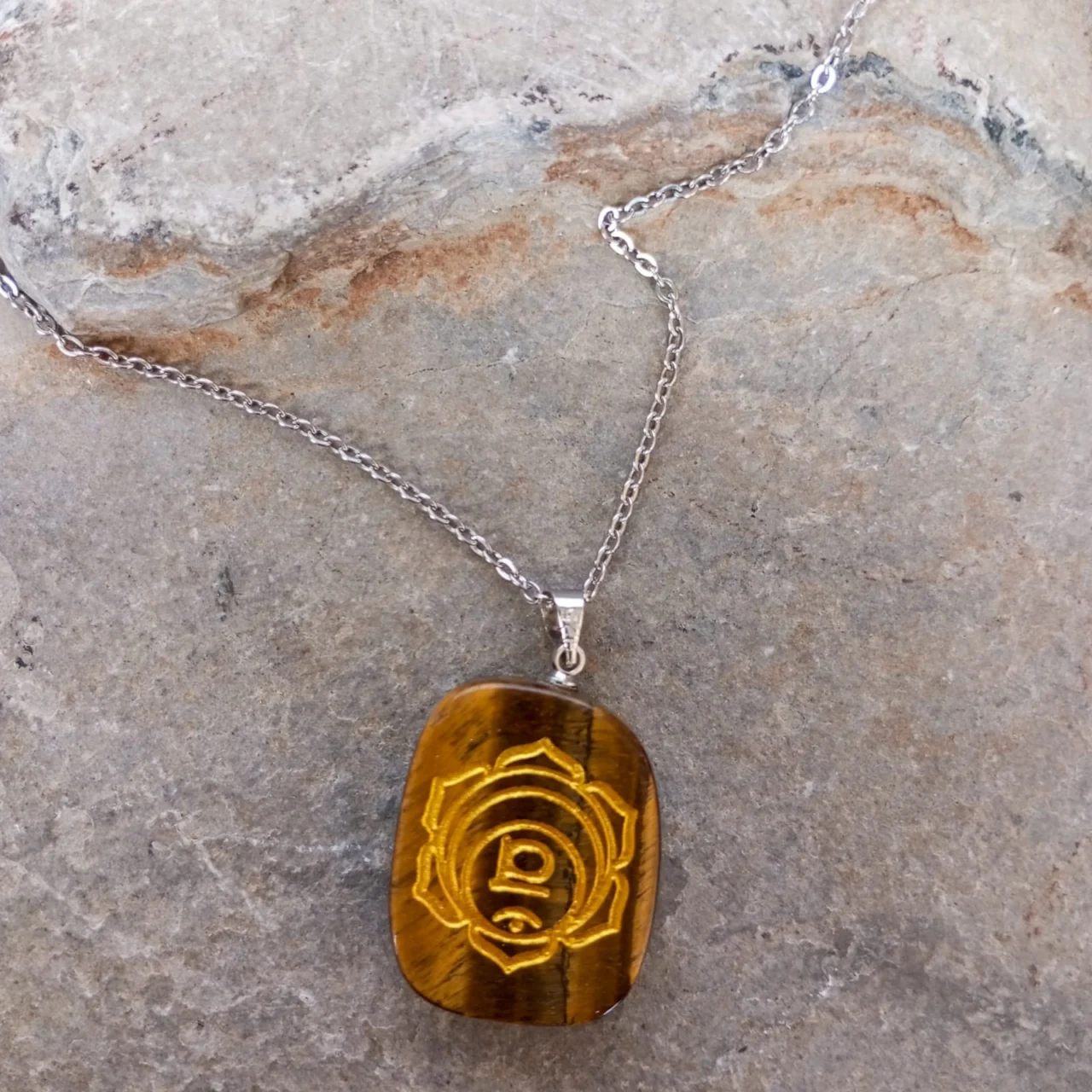 Dije Chakra Svadhisthana en Piedra Ojo de Tigre dije chakra svadhisthana en piedra ojo de tigre 12485
