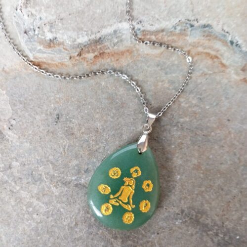 Dije en Piedra Aventurina con Grabado Simbología Siete Chakras