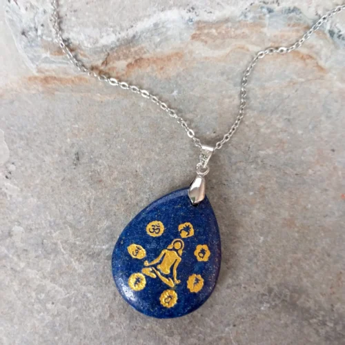 Dije en Piedra Lapislázuli con Grabado Simbología Siete Chakras
