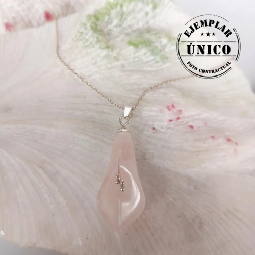 Dije en Plata con Cuarzo Rosa Forma Cartucho