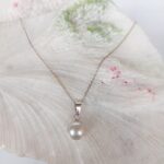 Dije en Plata con Perla