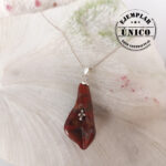 Dije en Plata con Piedra Jaspe Rojo Forma Cartucho