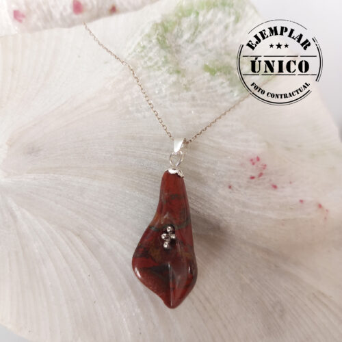 Dije en Plata con Piedra Jaspe Rojo Forma Cartucho