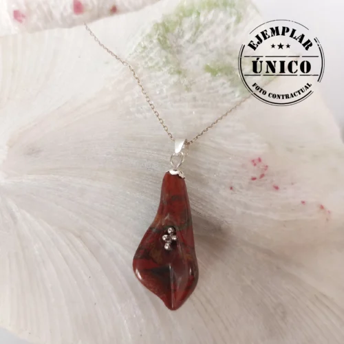 Dije en Plata con Piedra Jaspe Rojo Forma Cartucho