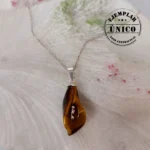 Dije en Plata con Piedra Ojo de Tigre Forma Cartucho