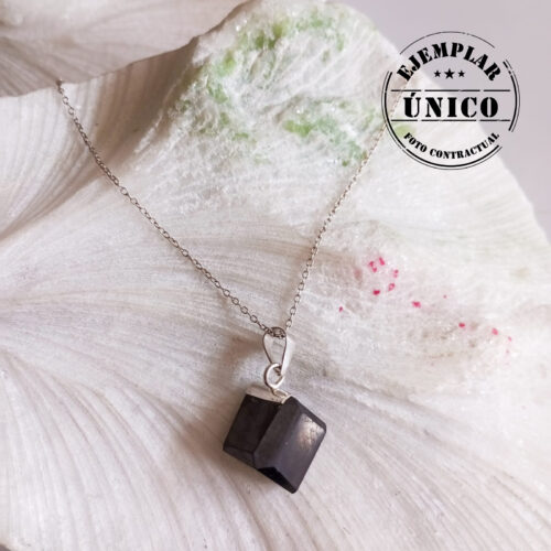 Dije en Plata con Piedra Shungita