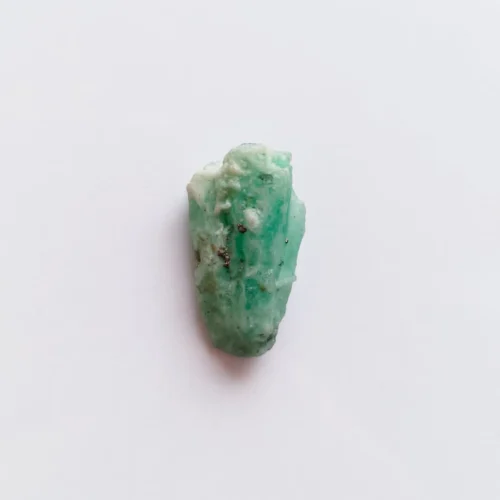 Piedra Esmeralda en Bruto con Inclusión de Pirita