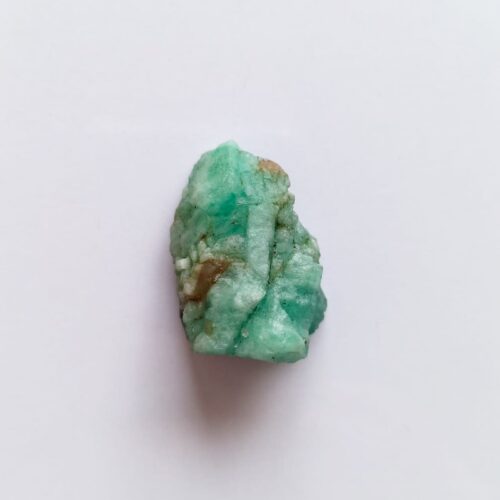 Piedra Esmeralda en Bruto con Inclusión de Pirita