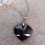 Dije Corazón en Piedra Obsidiana Arcoíris