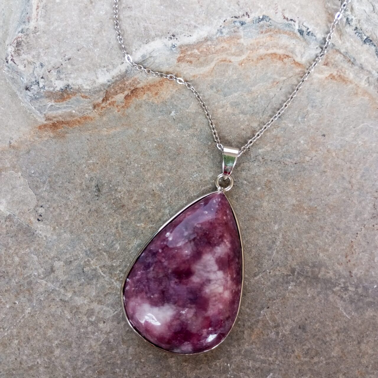 dije en piedra natural lepidolita 12529