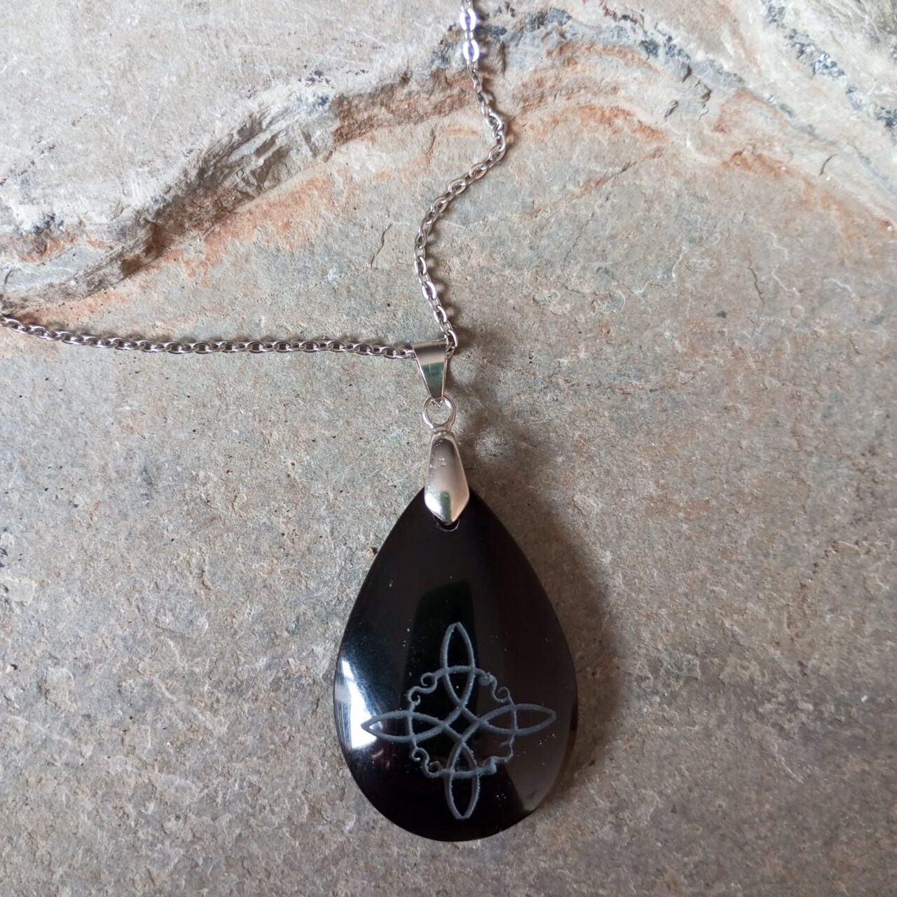 dije en piedra obsidiana nudo de bruja 12583