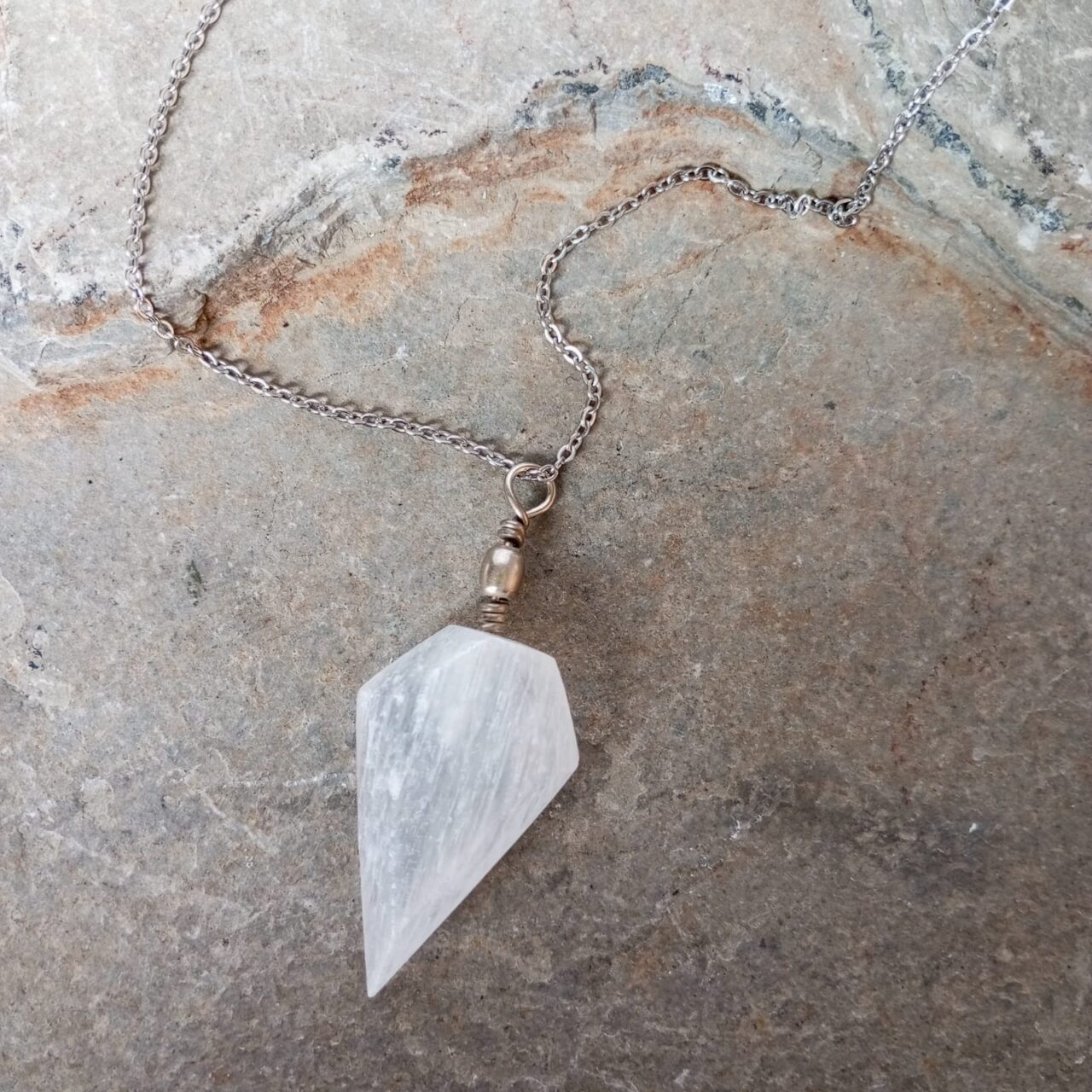 dije en piedra selenita 12521