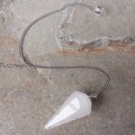Péndulo en Cuarzo Blanco