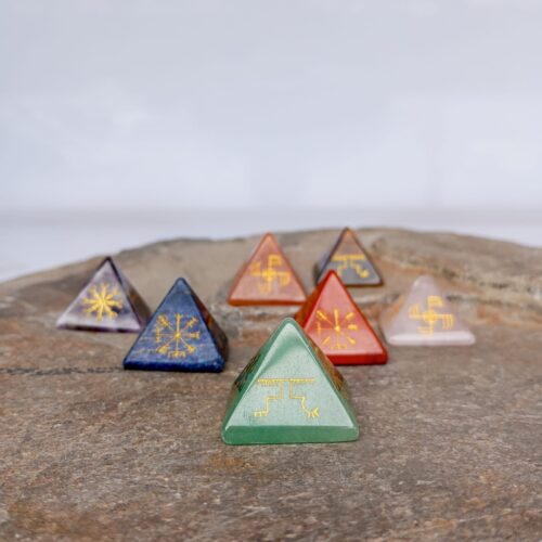 Juego Siete Chakras en Pirámide con Símbolos Nórdicos