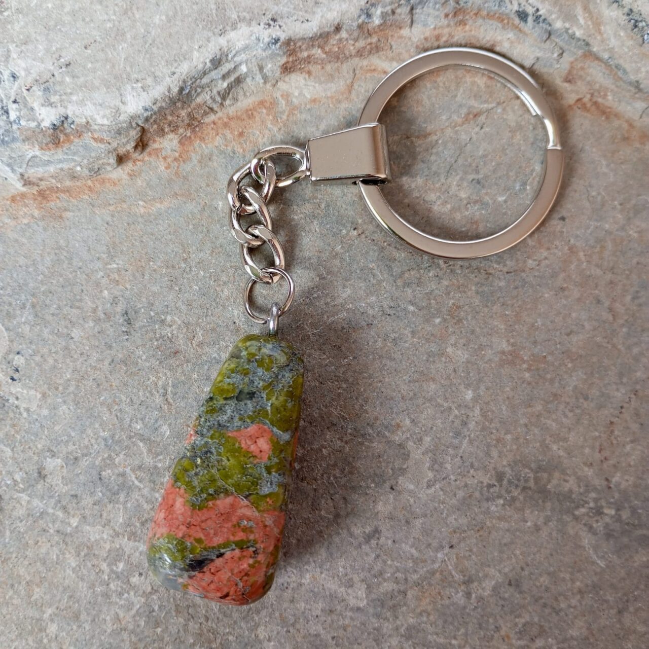 llavero en piedra natural unakita 12620