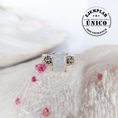 Anillo en Plata con Piedra Luna