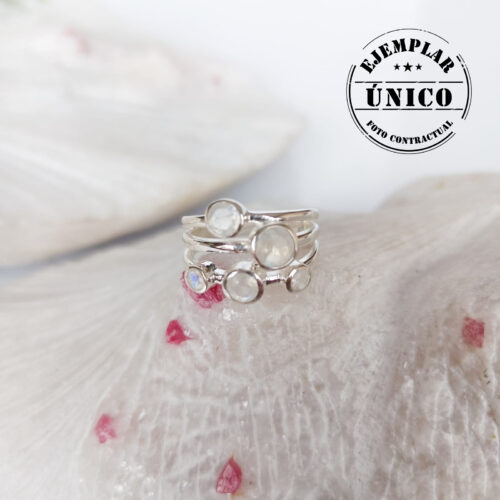 Anillo en Plata con Piedra Luna