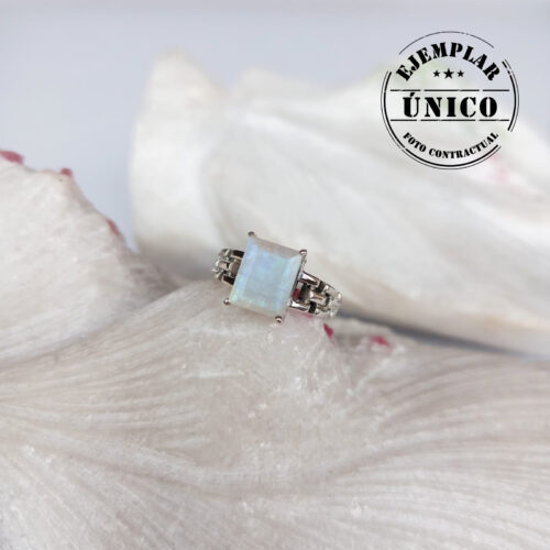 Anillo en Plata con Piedra Luna