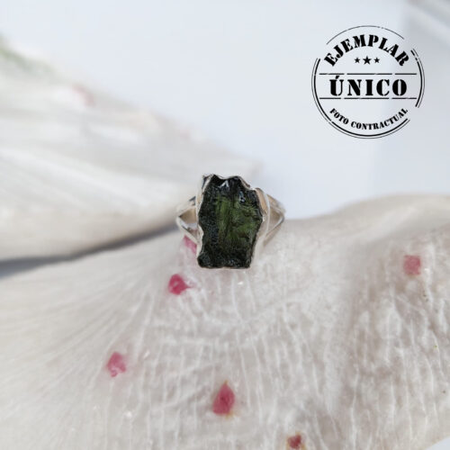 Anillo en Plata con Piedra Moldavita