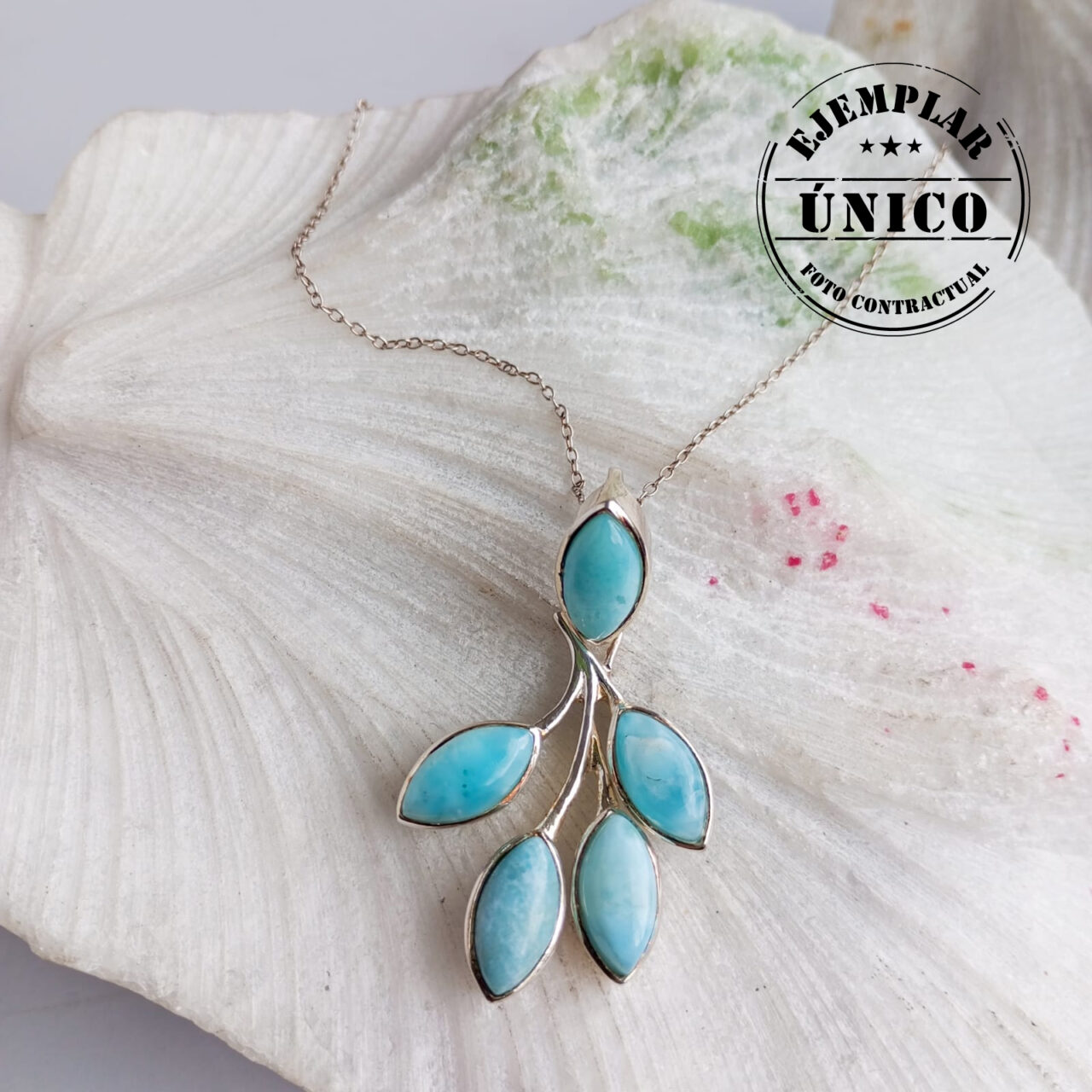 dije en plata con piedra larimar Productos con sello 2025 124