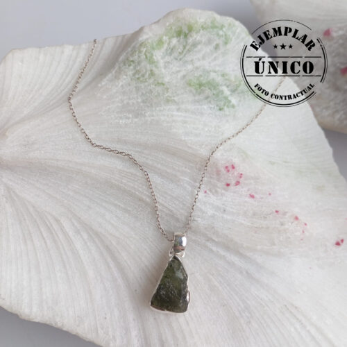 Dije en Plata con Piedra Moldavita