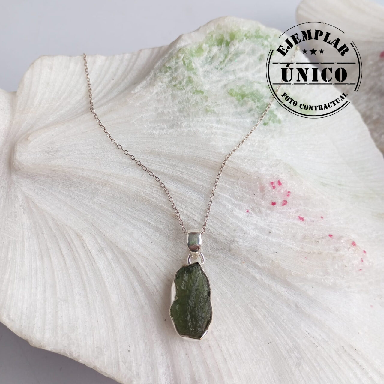 dije en plata con piedra moldavita Productos con sello 2025 135
